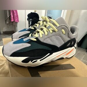 YEEZY 700 WAVE RUNNER